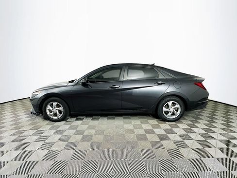 Used 2022 Hyundai Elantra SE FWD image 6