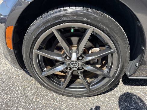 Used 2019 MAZDA MX-5 Miata RF Grand Touring image 11