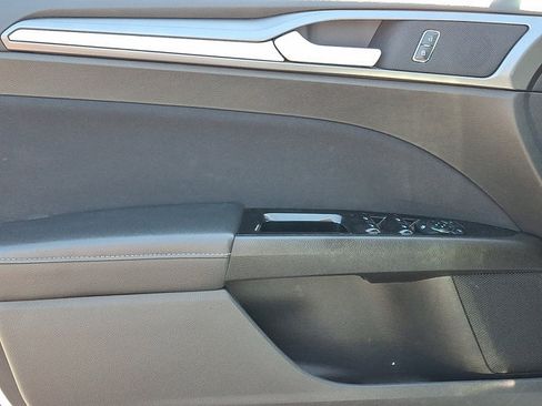 Used 2014 Ford Fusion SE FWD image 13