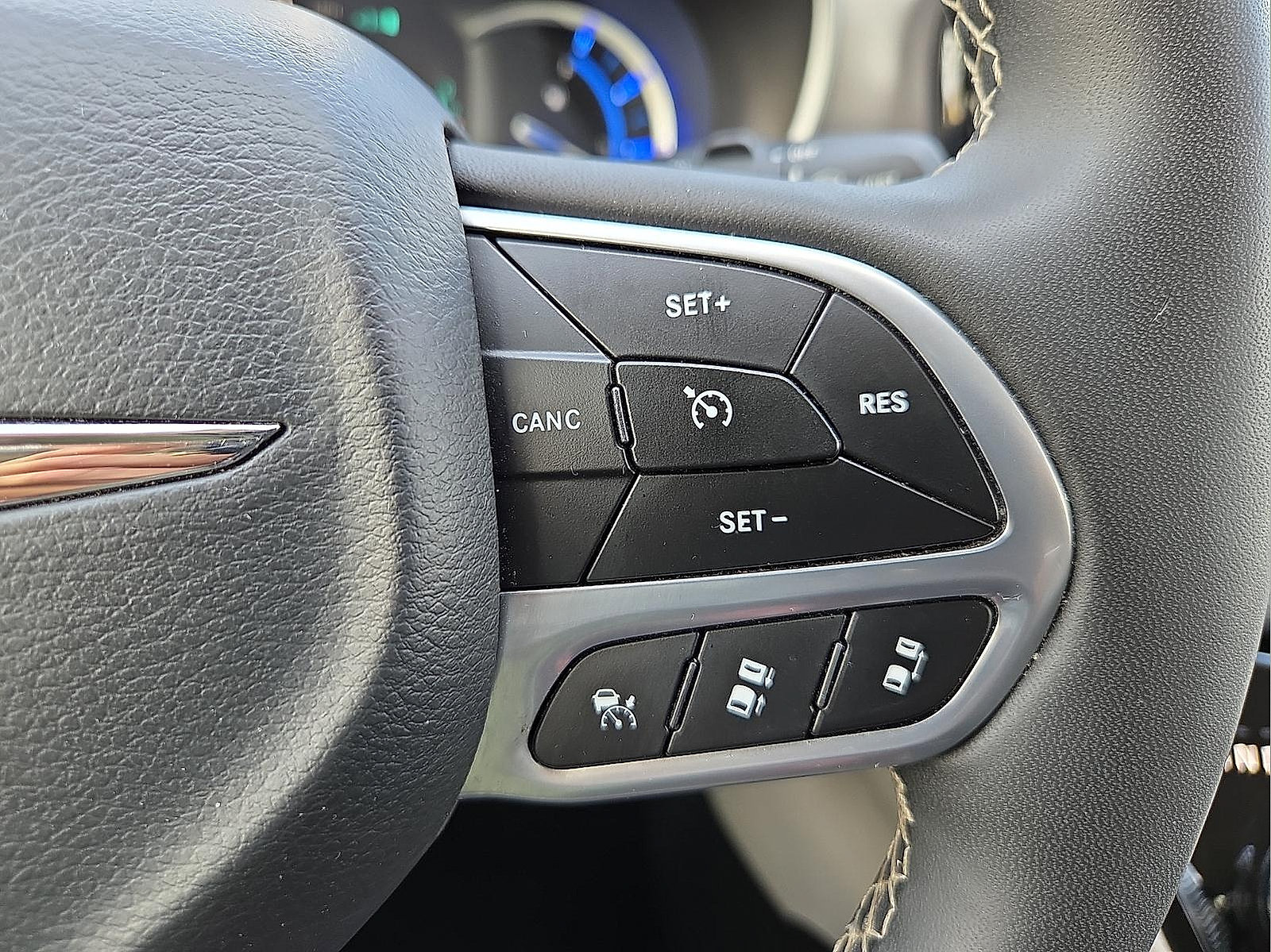 Used 2024 Chrysler Pacifica Limited FWD image 22