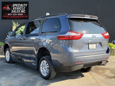 Used 2016 Toyota Sienna XLE FWD image 7
