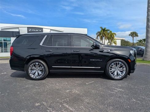 Used 2022 GMC Yukon Denali w/ Denali Ultimate Package image 3