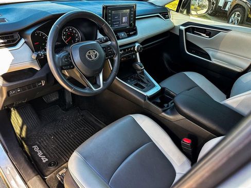 Used 2020 Toyota RAV4 XLE Premium image 14
