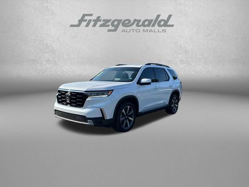 Used 2024 Honda Pilot Touring image 3