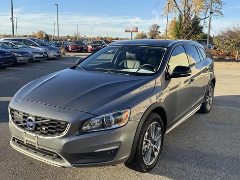 Used 2018 Volvo V60 T5 Cross Country Platinum image 39
