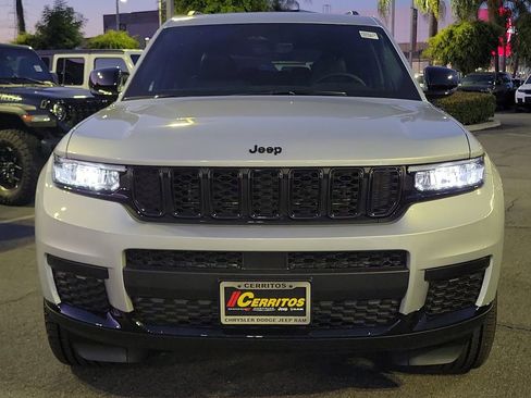 New 2025 Jeep Grand Cherokee L Altitude image 19