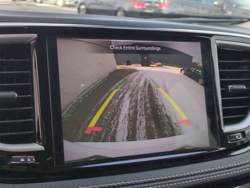 Used 2023 Chrysler Pacifica Touring-L image 29