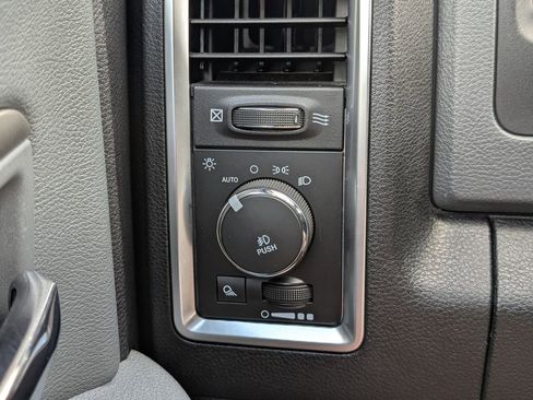 Used 2017 RAM 1500 Big Horn AWD/4WD image 39