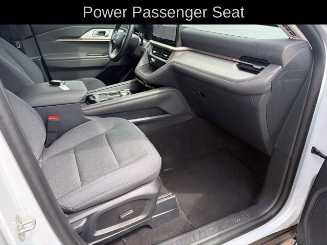 Used 2025 Ford Explorer Active AWD/4WD image 39