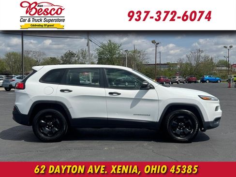 Used 2016 Jeep Cherokee Sport image 3