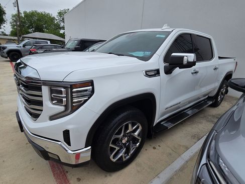 Used 2022 GMC Sierra 1500 SLT AWD/4WD image 4