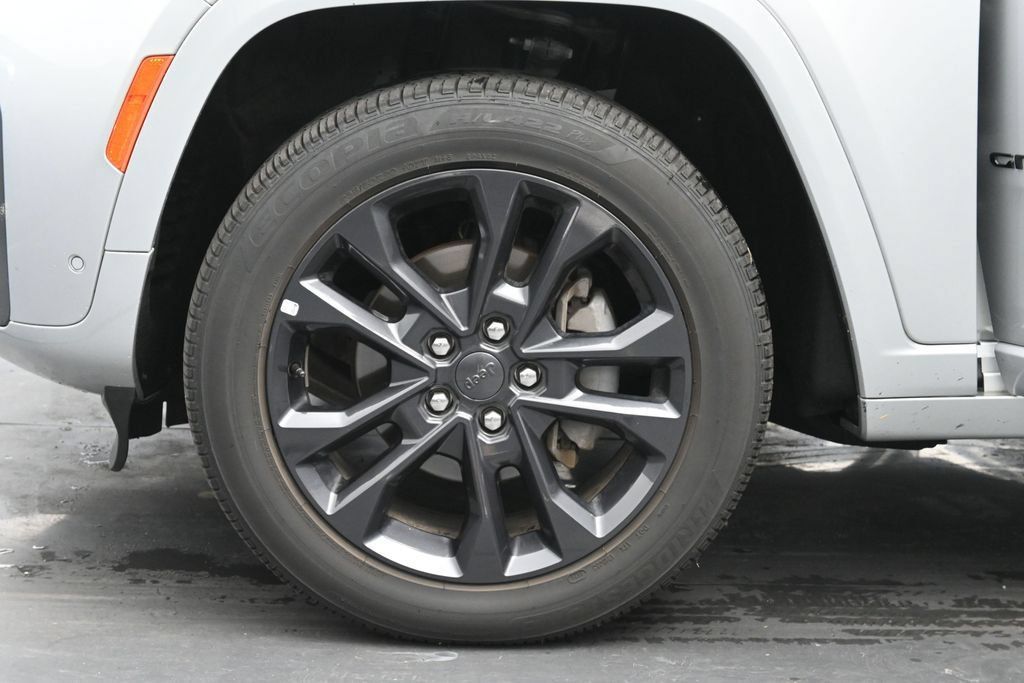 Used 2026 Jeep Grand Cherokee Limited AWD/4WD image 29
