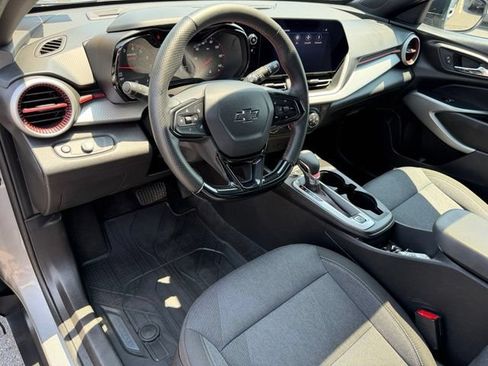 Used 2025 Chevrolet Trax RS w/ Sunroof Package FWD image 19