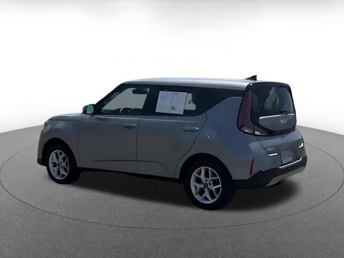 Used 2025 Kia Soul LX w/ LX Technology Package FWD image 9