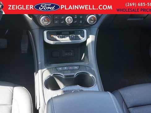Used 2023 GMC Acadia SLT w/ Preferred Package AWD/4WD image 17