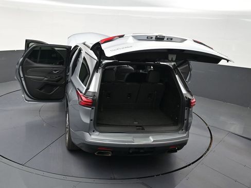 Used 2023 Chevrolet Traverse Premier FWD image 32