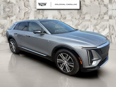 Used 2026 Cadillac Lyriq Premium Luxury AWD/4WD image 7
