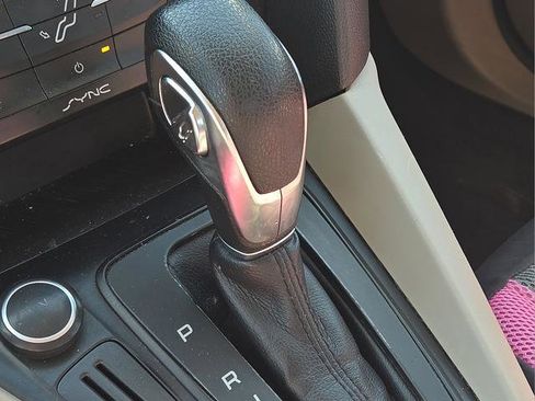 Used 2017 Ford Focus SE FWD image 29