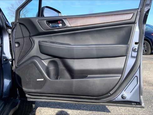 Used 2017 Subaru Outback 3.6R Limited image 21