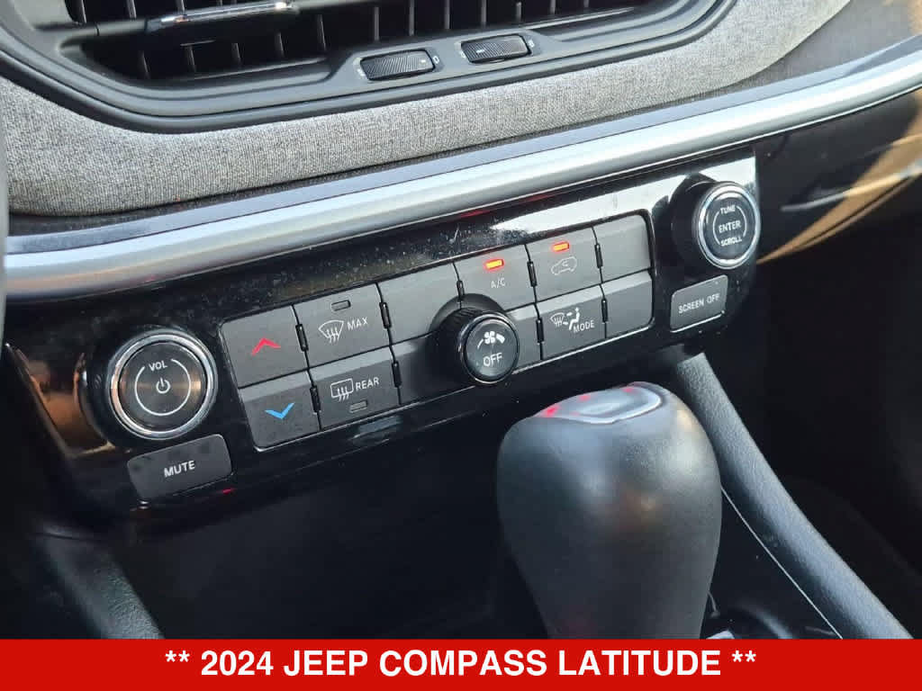 Used 2024 Jeep Compass Latitude AWD/4WD image 29