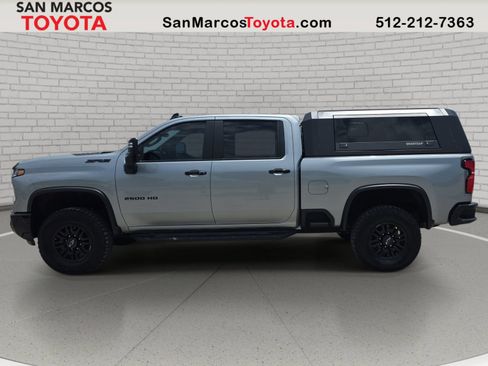 Used 2024 Chevrolet Silverado 2500 ZR2 w/ Technology Package AWD/4WD image 9
