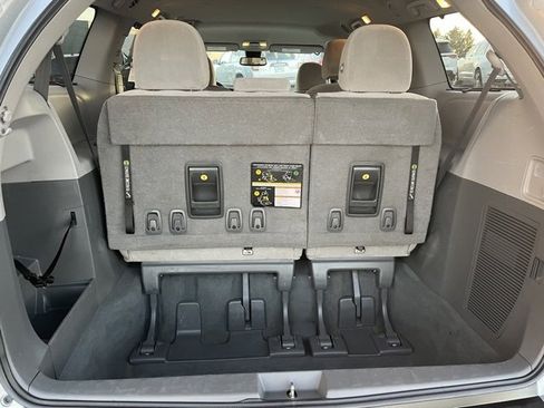 Used 2020 Toyota Sienna LE image 37