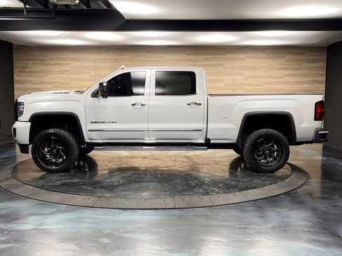 Used 2018 GMC Sierra 3500 Denali w/ Duramax Plus Package AWD/4WD image 16