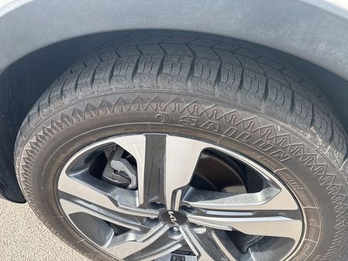 Certified 2023 Kia Sorento EX AWD/4WD image 3