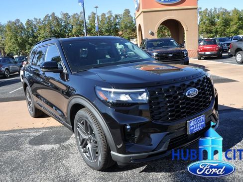 New 2026 Ford Explorer ST w/ Sun And Sound Package image 7