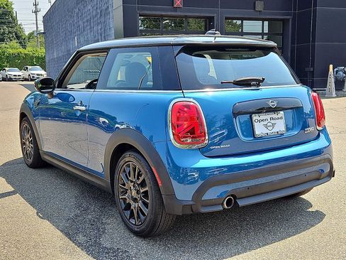 Used 2023 MINI Cooper 2-Door Hardtop FWD image 4