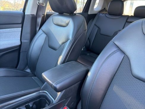 Used 2022 Jeep Compass Latitude w/ Sun and Sound Group image 18