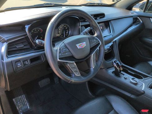 Used 2020 Cadillac XT5 Premium Luxury image 2