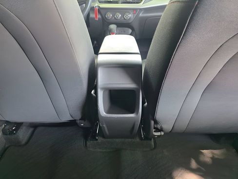 Used 2025 Chevrolet Trax RS w/ Sunroof Package FWD image 9