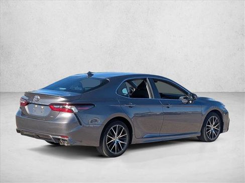 Used 2021 Toyota Camry SE image 5