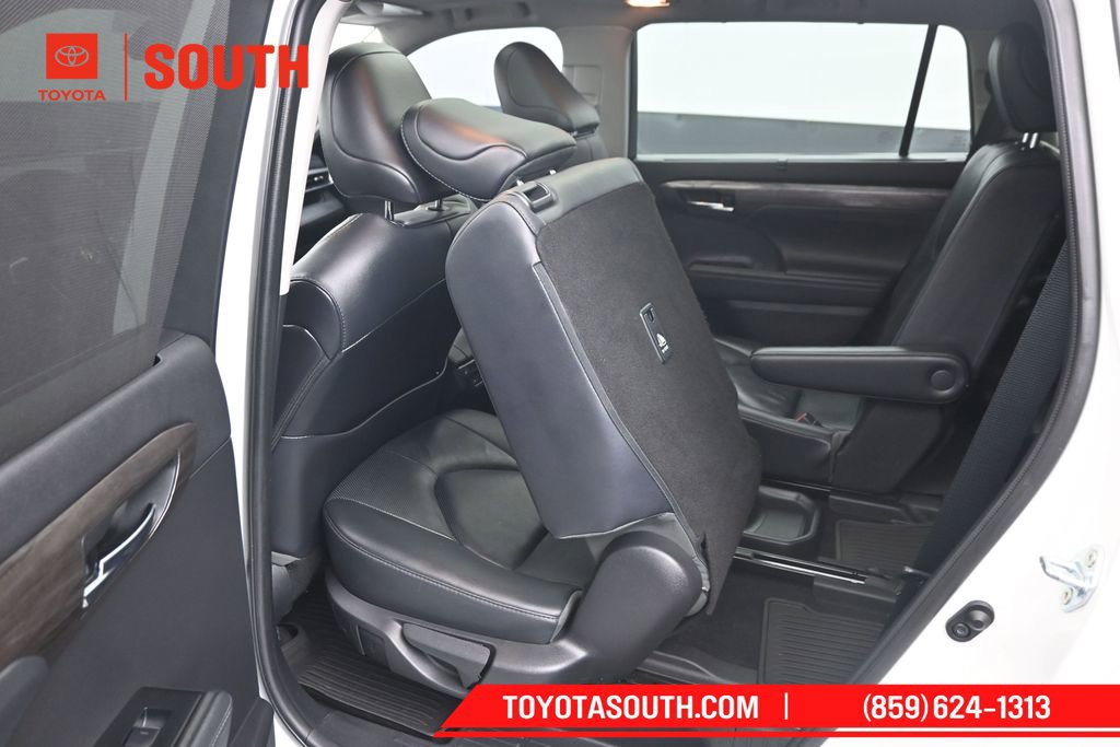 Used 2021 Toyota Highlander Platinum AWD/4WD image 29