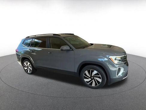 Used 2026 Volkswagen Atlas SE FWD image 2