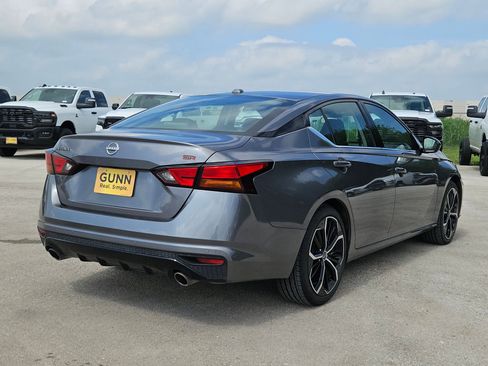 Used 2024 Nissan Altima 2.5 SR FWD image 3
