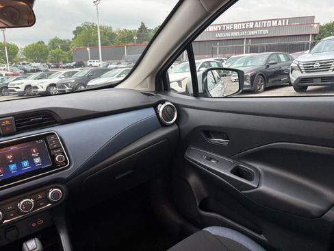 Used 2025 Nissan Versa SV FWD image 30