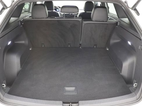 Used 2025 Volkswagen Atlas Cross Sport SE image 28