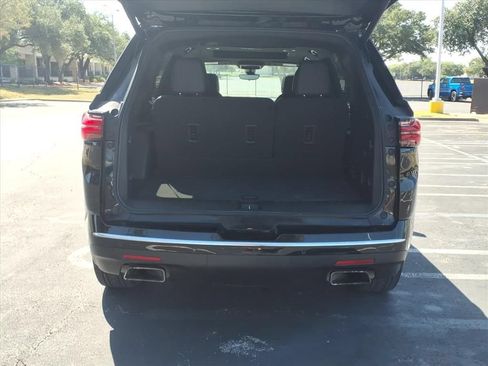Used 2023 Chevrolet Traverse High Country AWD/4WD image 17