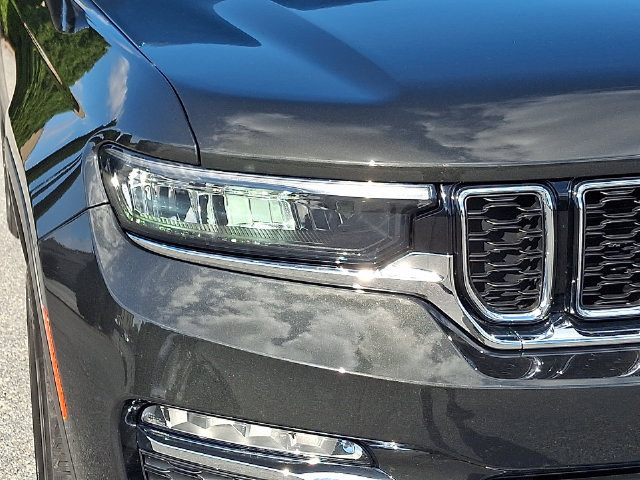 Certified 2023 Jeep Grand Cherokee Limited AWD/4WD image 9