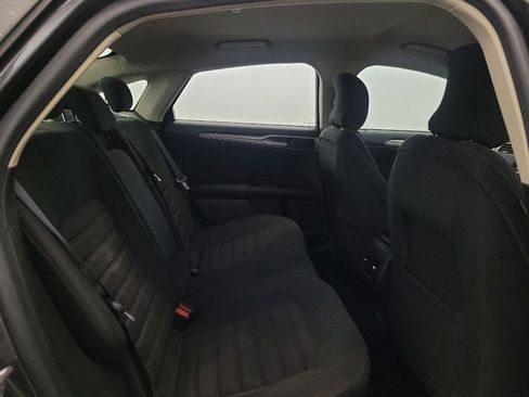Used 2019 Ford Fusion SE FWD image 19