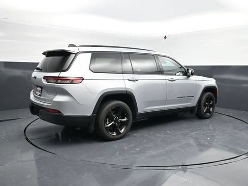 Used 2023 Jeep Grand Cherokee L Laredo AWD/4WD image 9