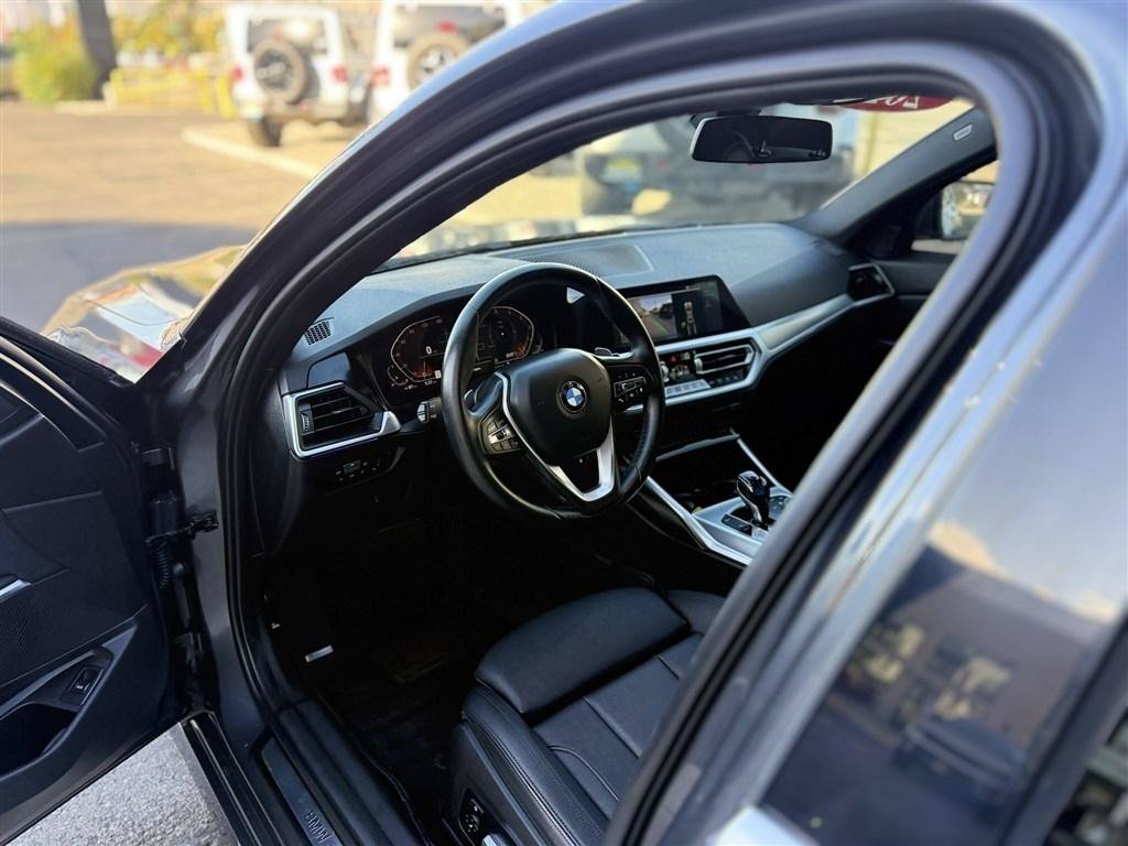 Used 2021 BMW 330i xDrive Sedan AWD/4WD image 16
