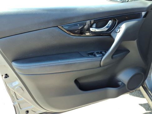 Certified 2018 Nissan Rogue Sport SV AWD/4WD image 10