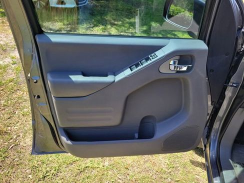 Used 2016 Nissan Frontier SV RWD image 8