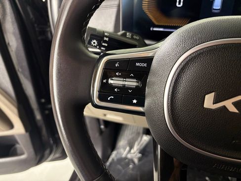 Used 2025 Kia Carnival image 20