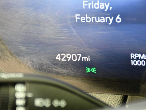 Used 2025 Buick Enclave Preferred image 17