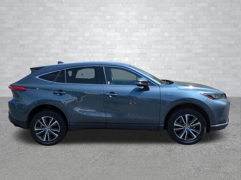 Used 2021 Toyota Venza LE AWD/4WD image 3