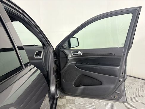 Used 2018 Jeep Grand Cherokee Altitude AWD/4WD image 30